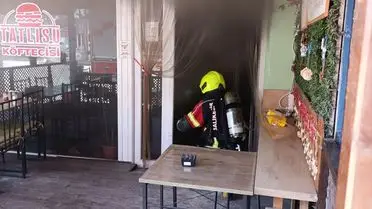 Erdek'te Köfteci Dükkanındaki Yangın Hızlı Müdahale ile Söndürüldü
