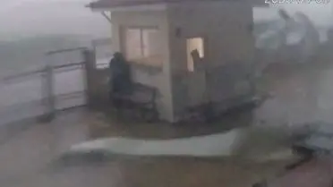 Gaziantep’te Fırtına Çobanını Okul Koridorunda Zor Anlarla Bıraktı
