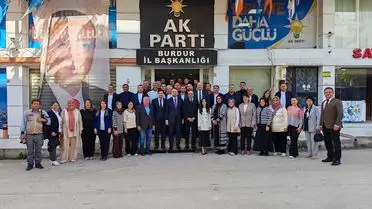 Eminoğlu, Burdur’da AK Parti İl Başkanlığı ile Gençlik Merkezleri Üzerine Görüşmeler Yaptı