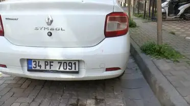 Kaza sonrası iş makinesi ve etkilenmiş araçlar