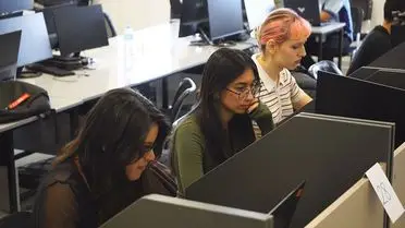 ISUBÜ Hackathon'unda Yapay Zeka Çözümleri Parladı
