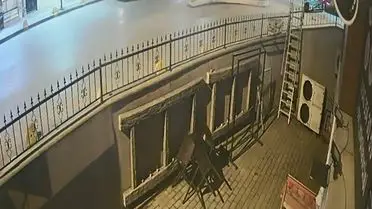 Motosiklet ve kamyonetin çarpışma anı