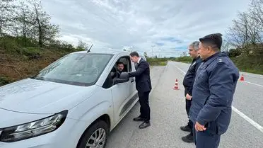 Kaymakam Beyazıt, Salıpazarı Kontrol Noktasında Sürücülere Uyarılarda Bulundu