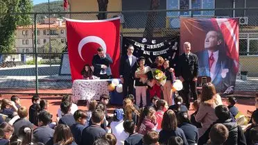 Ula’da ‘Bir Kitap Bir İnsan’ Projesiyle Öğrenciler Belgin Usta Yıldız’ı Karşıladı