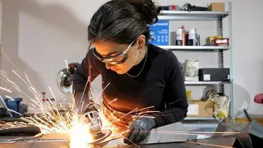 Atık Metallere Yeni Bir Soluk: Büşra Kara’nın Sürdürülebilir Heykelleri