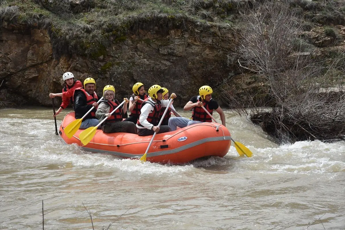 Kelkit Çayı'nda Rafting Keyfi: Gümüşhane'nin Doğa Sporları Şöleni