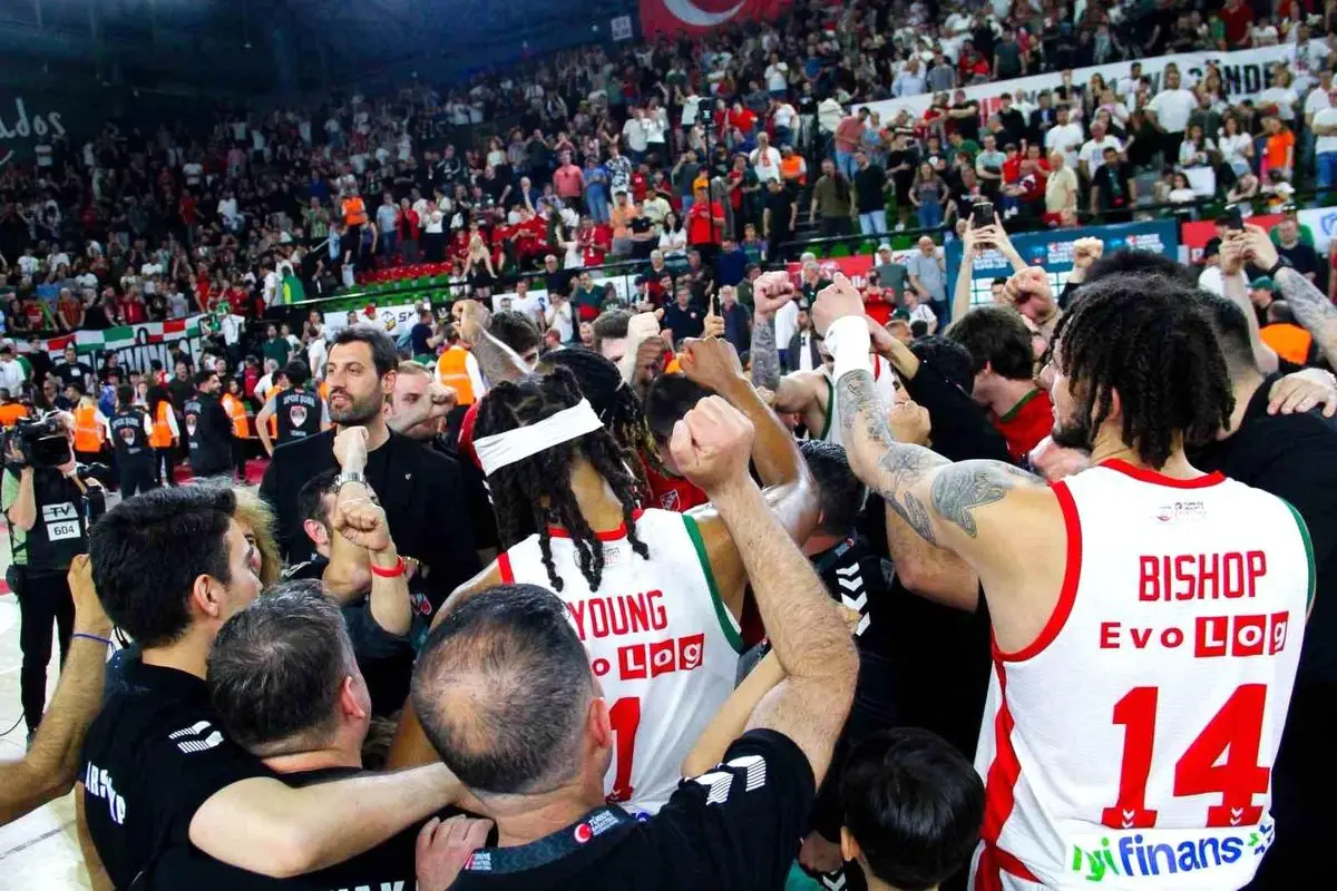 Karşıyaka, Erokspor'u Zorlu Maçta 68-67 Yenerek 8. Galibiyetini Aldı
