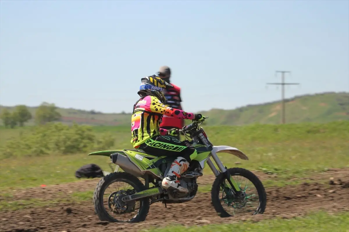 Tekirdağ’da Motokros Heyecanı: 120 Sporcu 10 Kategoride Yarışıyor