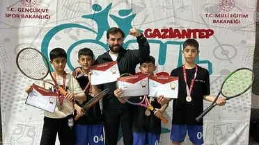 Ağrı’nın Genç Tenis Yıldızları Bölge Şampiyonluğunu Kazandı