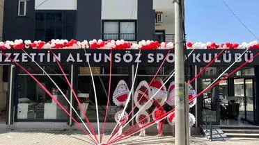 Salon içinde antrenman yapan sporcular