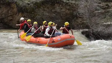 Rafting sırasında çekilmiş aksiyon fotoğrafı