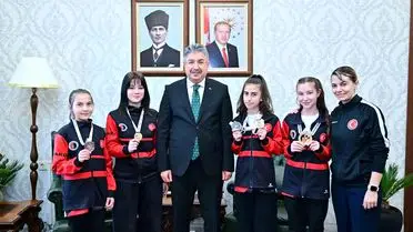 Eskişehir'de Taekwondo Şampiyonu Gülsena Karakuyulu'na Vali Yılmaz'dan Özel Teşekkür