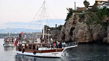 Antalya’da Hıdırellez Kutlaması: Dilekler Akdeniz’e Serbest Bırakıldı