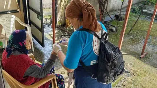 Erzin'de Yaşlı ve Engelli Vatandaşlara Evde Temizlik Desteği Başladı