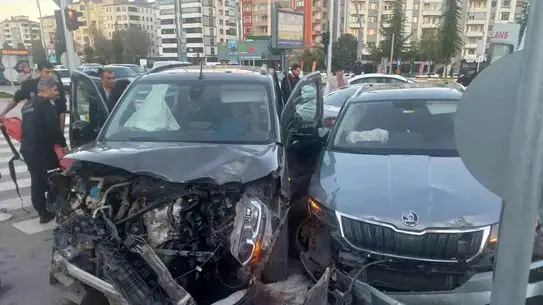 Elazığ’da Zincirleme Trafik Kazası: 3 Kişi Yaralandı