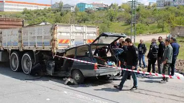 Kayseri Hacılar’da Kamyon Altına Giren Araçta Anne Hayatını Kaybetti