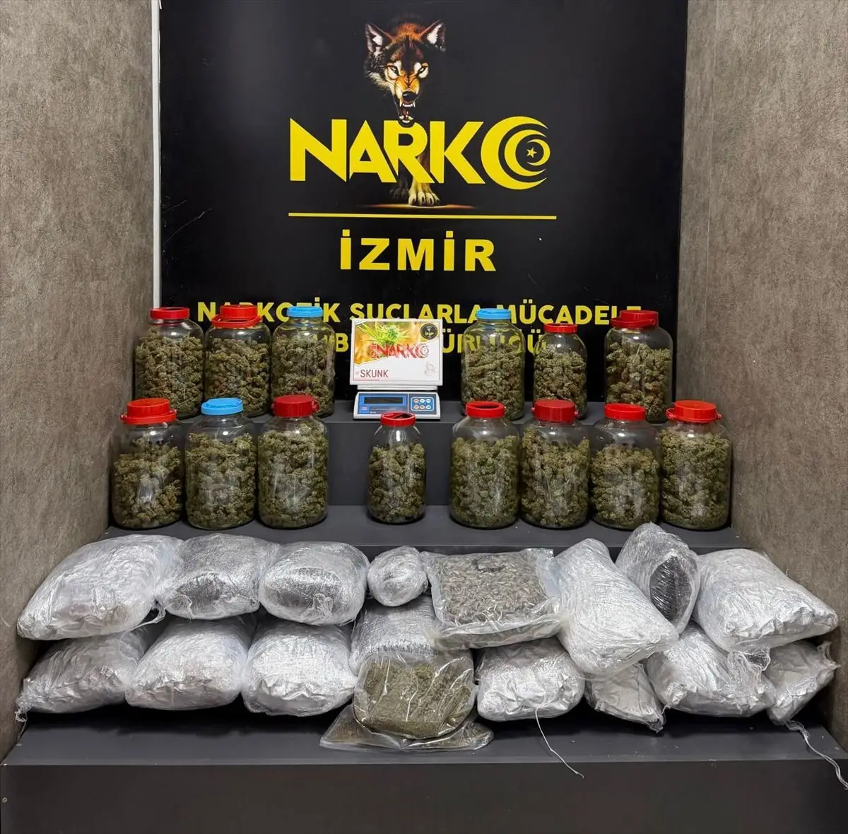 İzmir'de uyuşturucu operasyonu