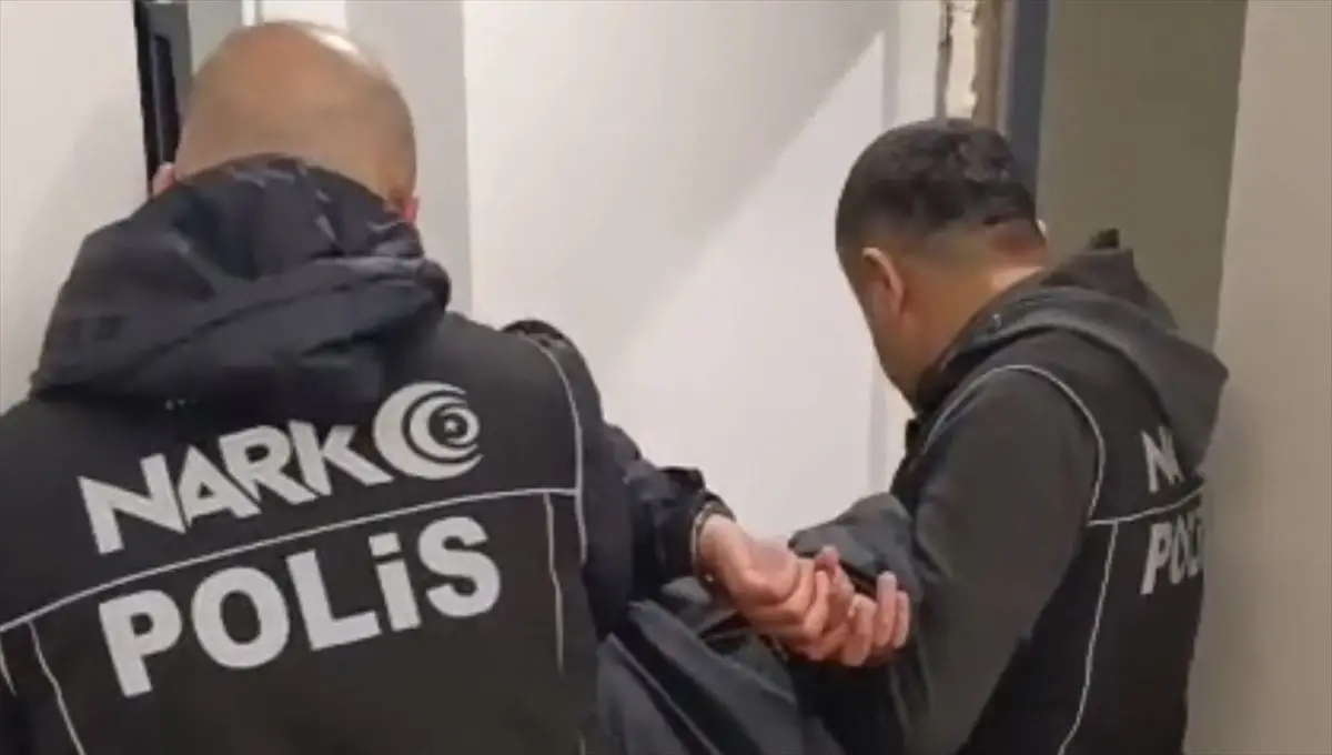 Interpol'un Mersin'deki operasyonundan bir kare
