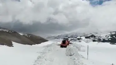 Erzincan’da Kar Kalınlığı 4 Metreyi Aştı: Yetkililer Acil Mücadele Başlattı
