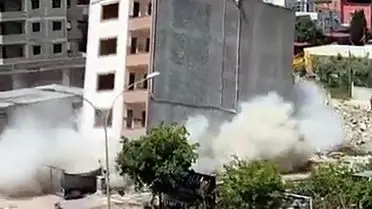 Adana'da Apartman Yıkımında Kadın Panikle Kaçtı ve Hayata Tutundu