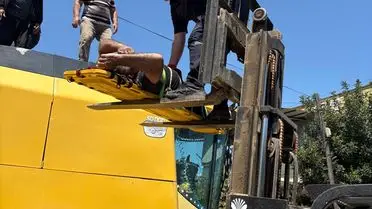 Adana’da Biçerdöver Sürücüsü Elektrik Çarpması Sonrası İtfaiye Müdahalesi