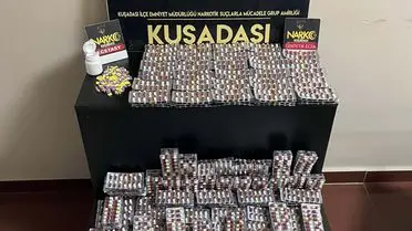 Kuşadası'nda Büyük Uyuşturucu Operasyonu: 5.989 Sentetik Hap Ele Geçirildi, 4 Kişi Tutuklandı