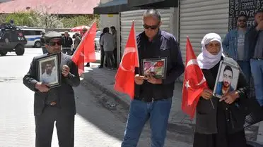 Van’da Aileler Çocuklarını Özgür Bırakmak İçin Nöbetlerini Sürdürüyor