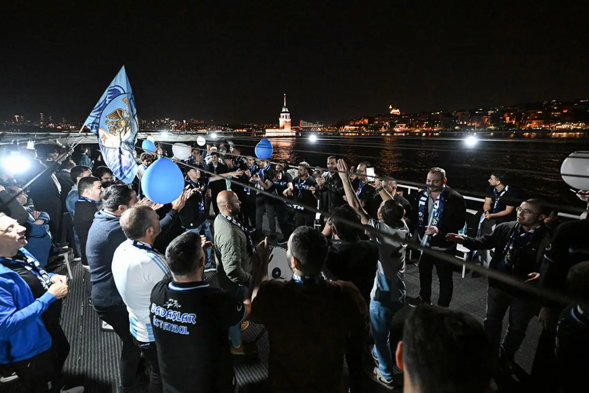 Erzurumspor FK, Şampiyonluğunu Boğaz’da Kutladı ve Yeni Stadyum Müjdesi Verdi