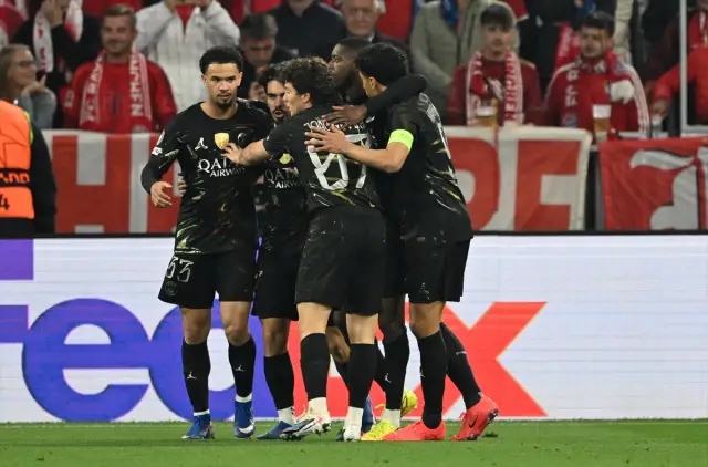Arsenal taraftarları final heyecanını kutluyor