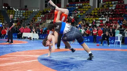 Bolu’da Okul Sporları Yıldızlar Güreş Şampiyonası Kapılarını Açtı
