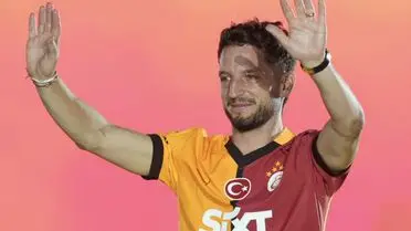 Dries Mertens İstanbul’a Geldi, Şampiyonluk Maçı Öncesi Ailesiyle Hazırlanıyor