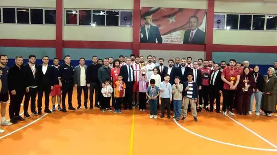 Sason’da Yoğun İlgi Gören Voleybol Turnuvası Tamamlandı: Kültür ve Turizm Şampiyon, Filenin Fatihleri İkinci