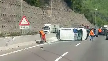 Bolu'da TEM Otoyolu'nda Çarpışma: 4 Yaralı ve Yoğun Trafik