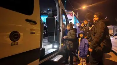 Foça’da Yarı Batık Göçmen Botunda 43 Kişi Kurtarıldı, 9 Yaşındaki Çocuk Hayatını Kaybetti