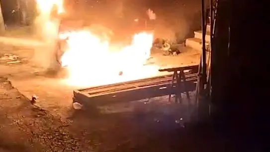 Kırıkkale'de Park Halindeki Araç Alev Aldı: İtfaiye Hızlı Müdahale Etti