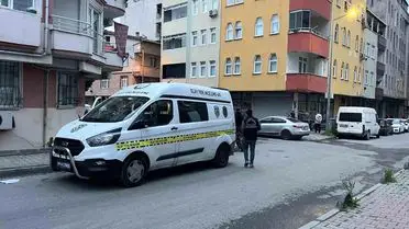 Küçükçekmece'de Motosikletli İki Kişi Arasında Silahlı Çatışma: Bir Yaralı