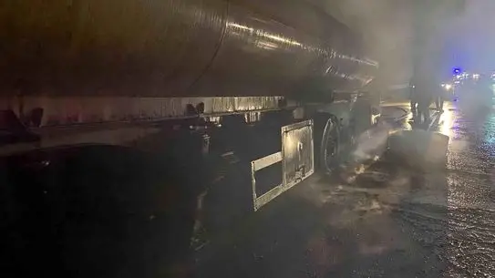 Osmaniye TAG Otoyolu'nda Yol Açan Tanker Yangını Kontrol Altına Alındı