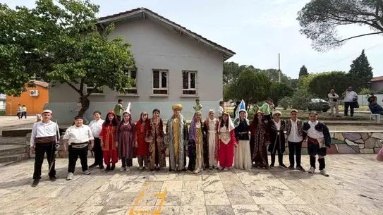 Alaşehir'de Nevruz Coşkusu Okul Bahçesinde Canlandı, Büyük Katılım Sağlandı