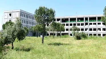 Salihli'de MYO'ya Modern Eğitim Binası İnşaatı Hız Kesmeden Devam Ediyor