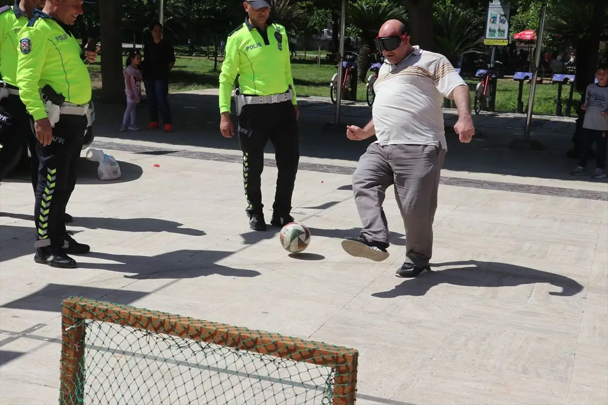 Adana’da Emniyet Kemeri Takmayan Sürücülere Gerçekçi Simülasyon Deneyimi