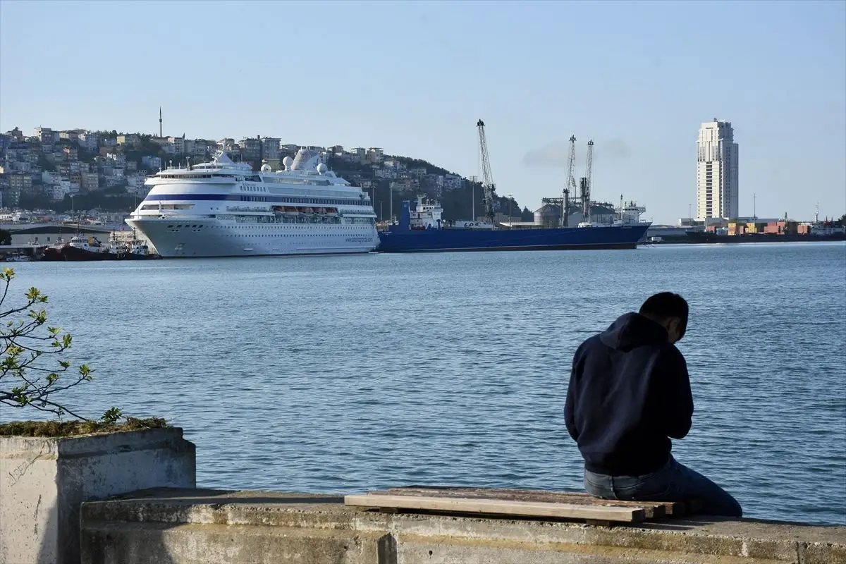 Astoria Grande Kruvaziyeri 808 Yolcuyla Samsun Limanı'na Demirledi