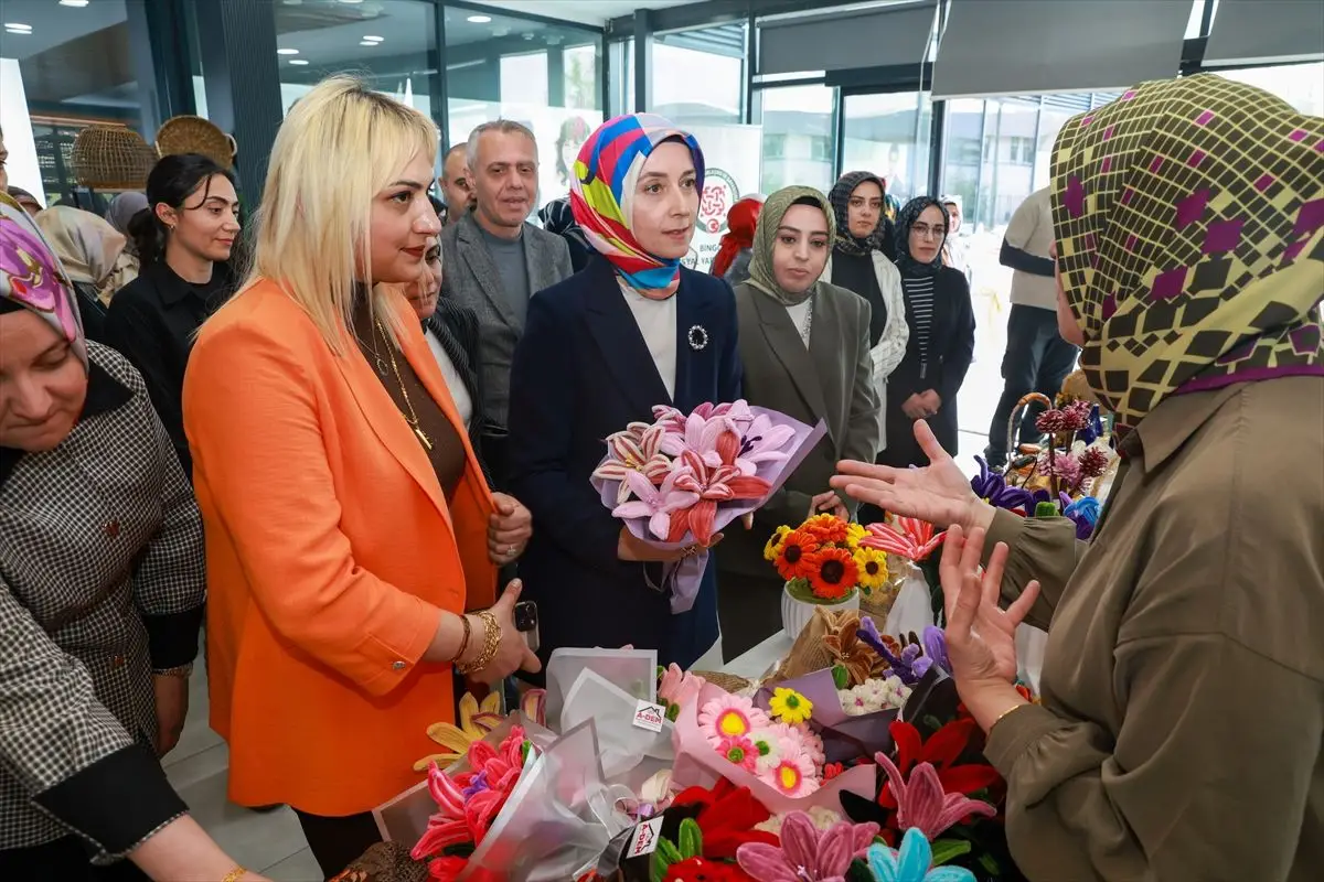 Kadın Eli sergisi kapak fotoğrafı