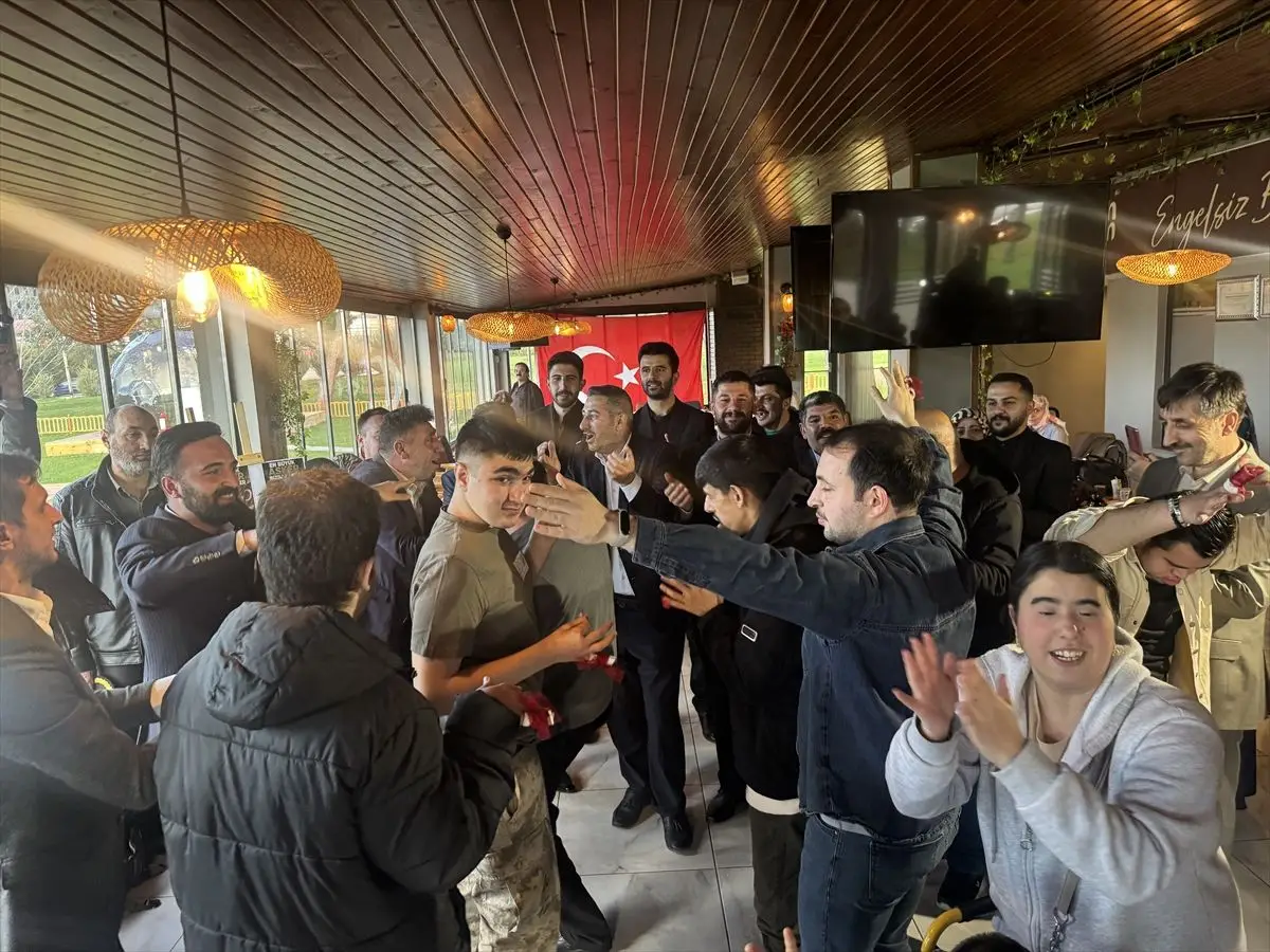 Erzurum’da Engelli Bireylere Özel Asker Gece Etkinliği Duygusal Anlara Sahne Oldu