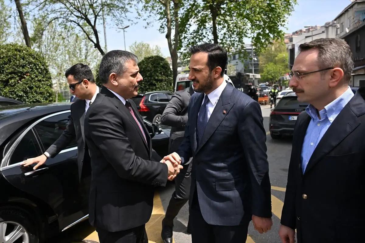 İçişleri Bakanı Mustafa Çiftçi, AK Parti İstanbul İl Ofisini İnceledi