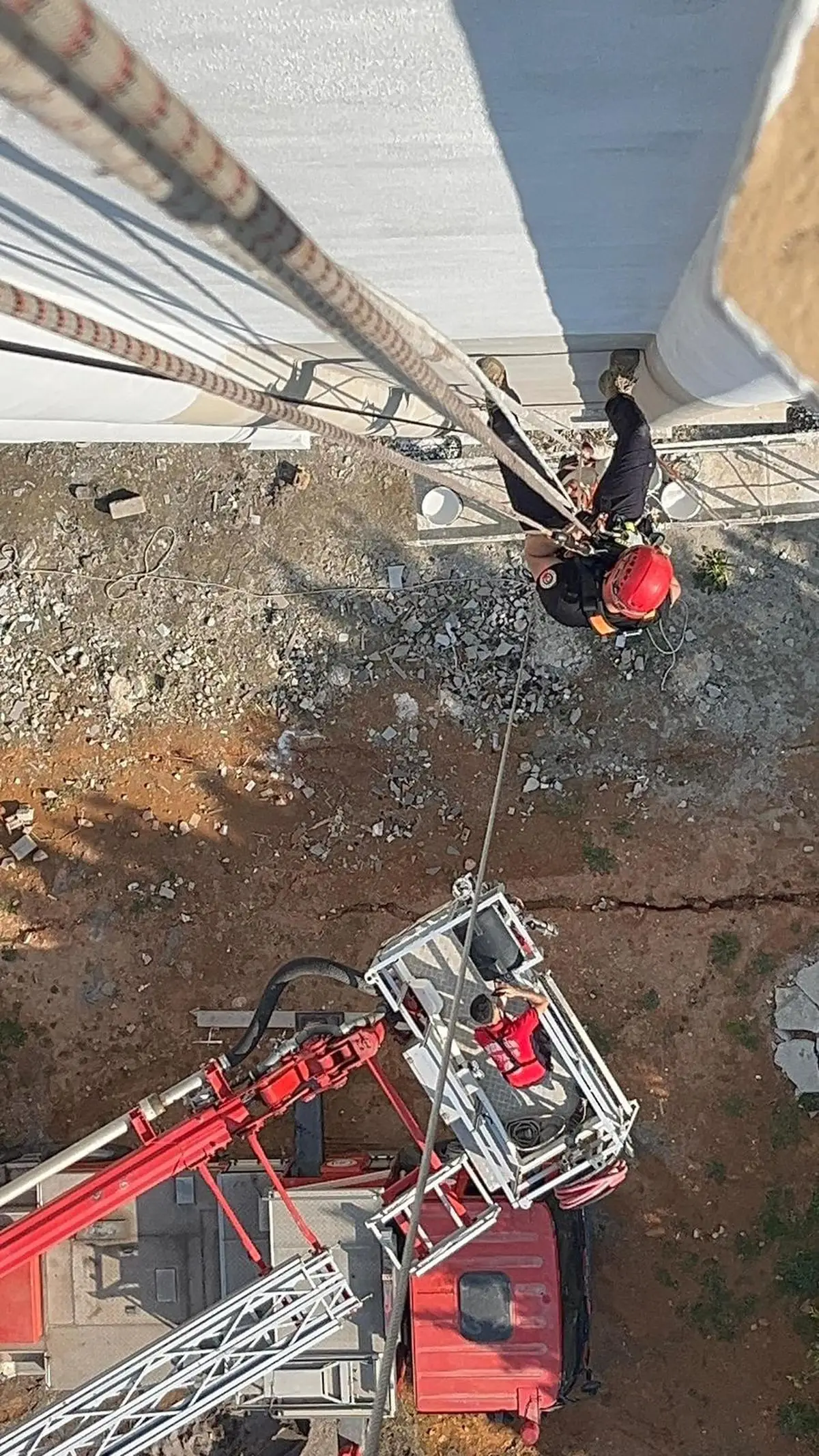 Mezitli'de İnşaat Kazasında Asılı Kalan İşçiler Hayata Döndü