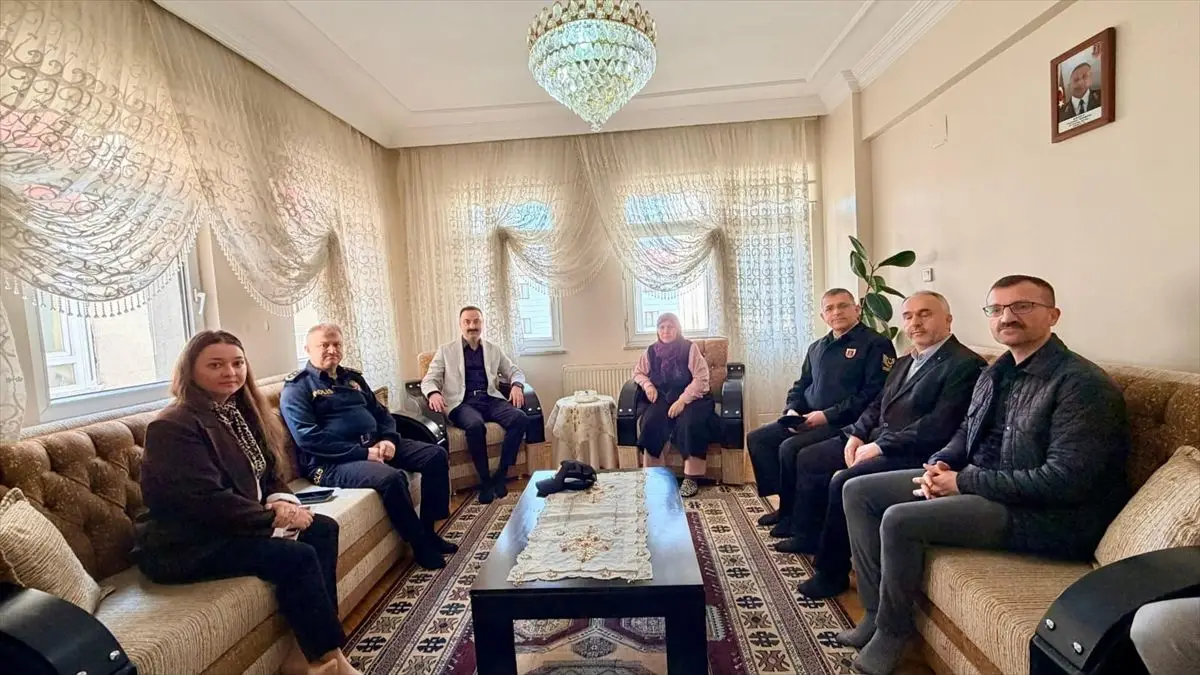 Kaymakam Mustafa Ayvat, Şehit Annelerine Anneler Günü Ziyaretiyle Duygusal Anlar Yaşattı