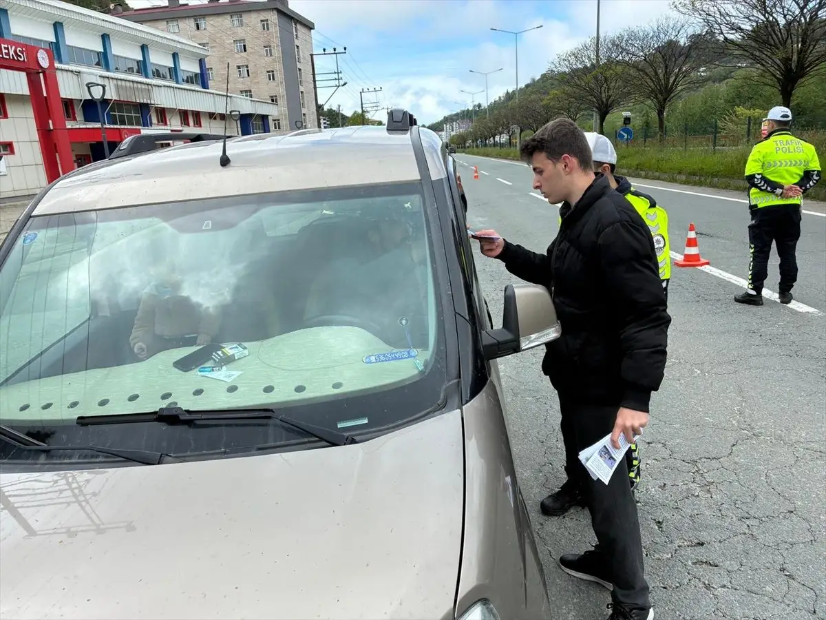 Of’ta Lise Öğrencileri Trafik Bilinçlendirme Kampanyası Başlattı