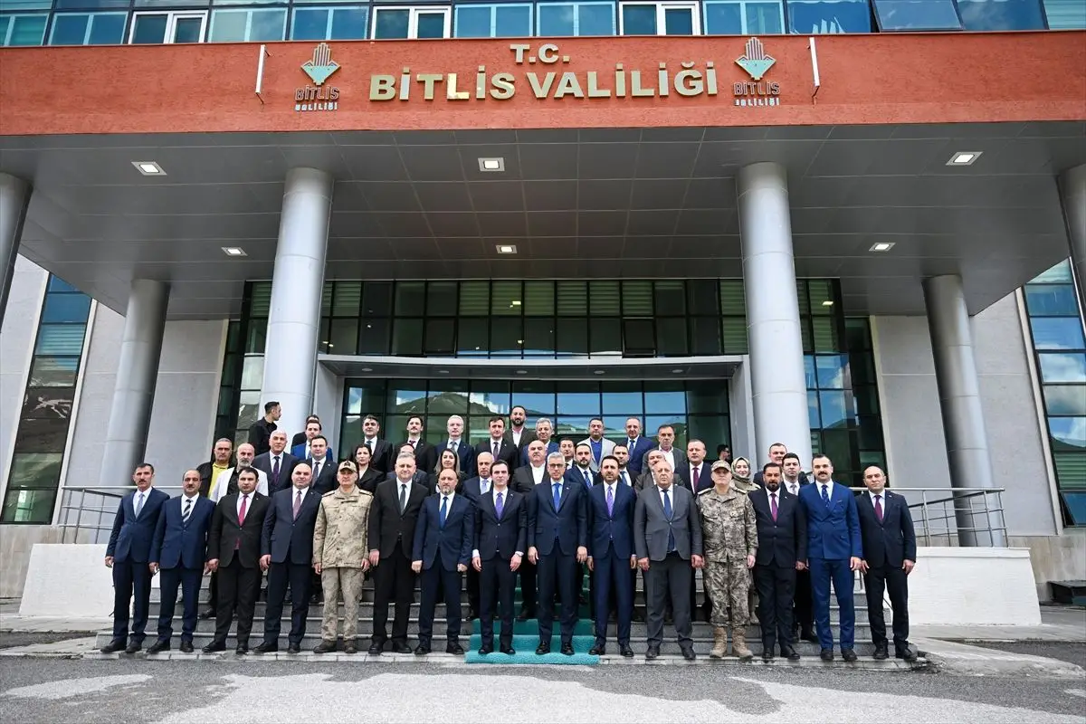 Sağlık Bakanı Memişoğlu, Bitlis'te Yeni Sağlık Stratejisini Açıkladı