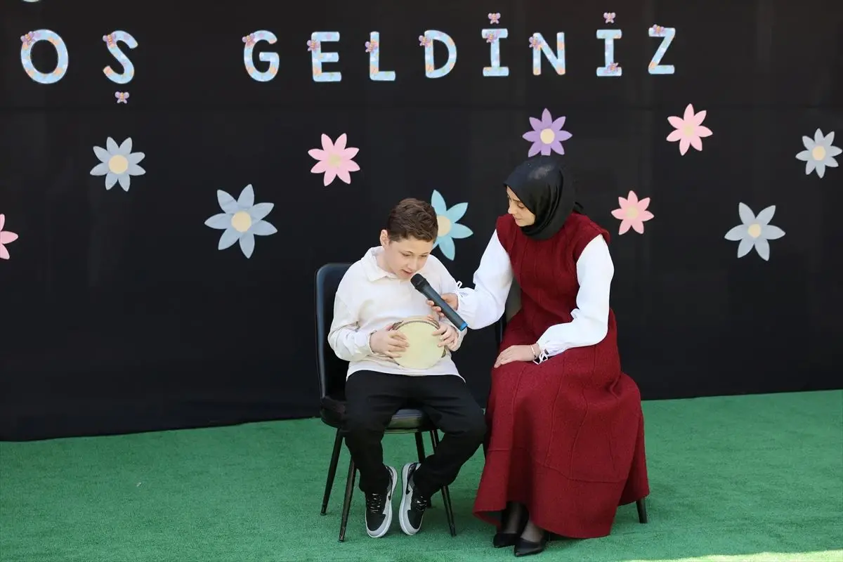 Vezirköprü’de Engelliler Haftası Coşkusu: Öğrenciler Sahne Aldı