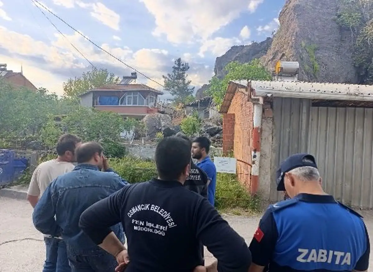 Çorum Osmancık’ta Yamaç Kayması: İki Konut Ağır Hasar Aldı